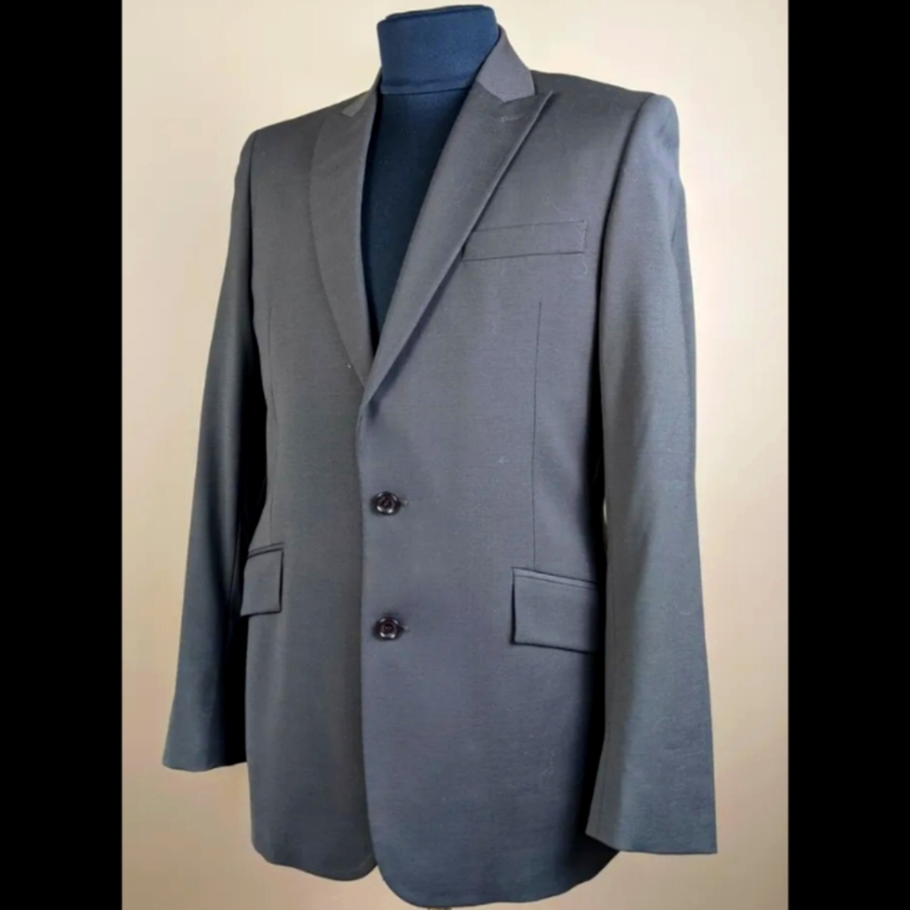 Dolce & Gabbana single-breasted black blazer.